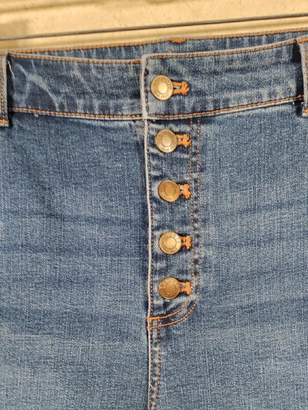 I135 Talbots Medium Wash Button-Fly Everyday Jeans 16 - Picture 3 of 10
